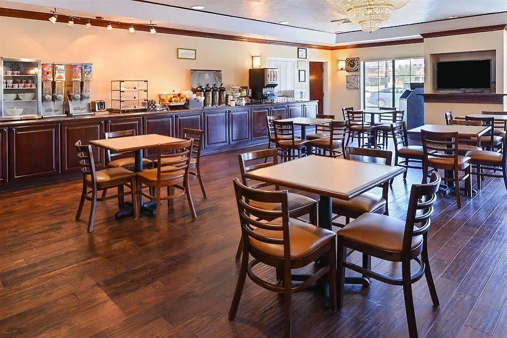 Hotel Country & By Radisson, Gateway, Ga Savannah