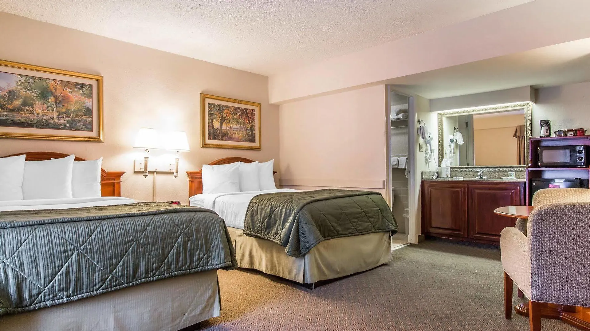 Inn Quality Historic District Savannah