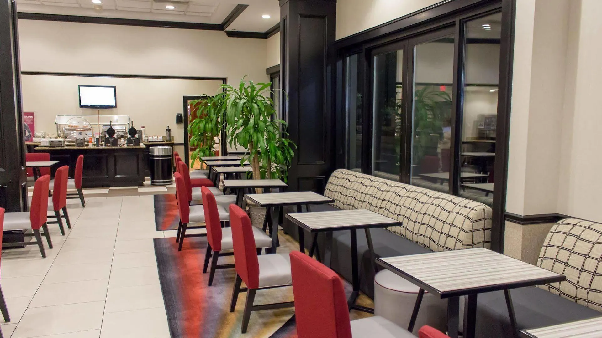 Hampton & Historic District Hotel 3*