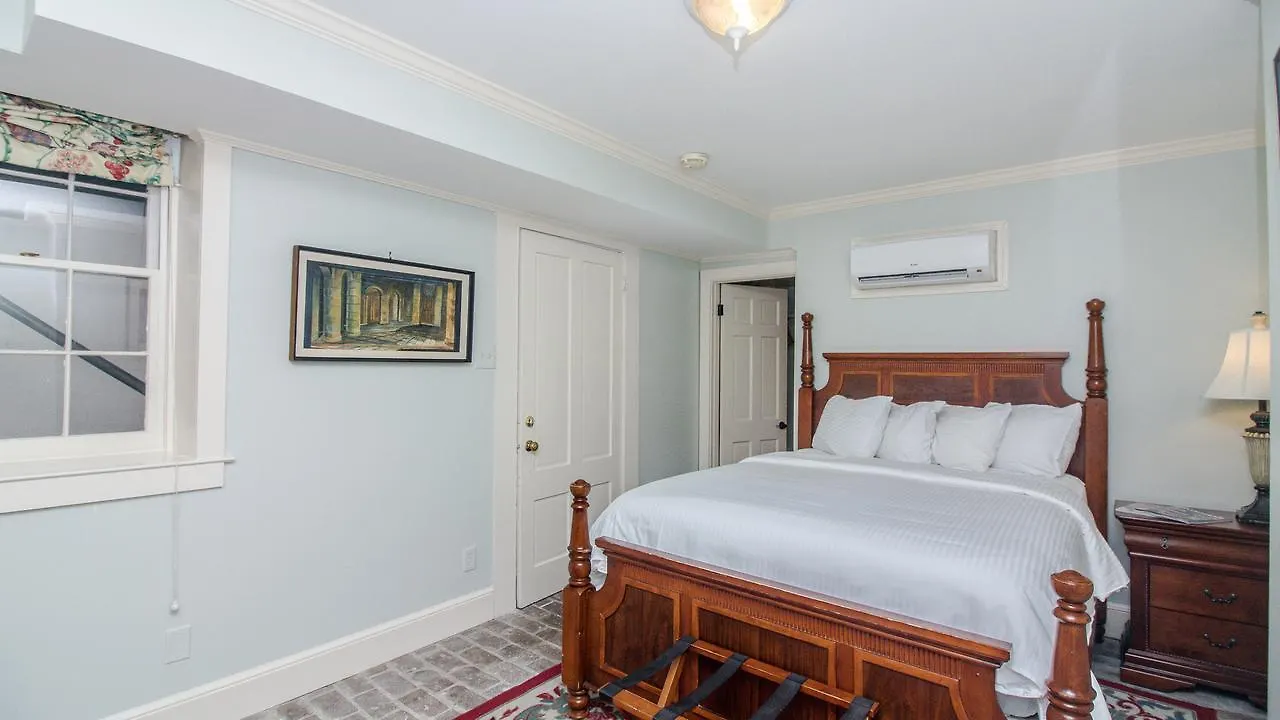 Dresser Palmer House Bed & Breakfast Savannah