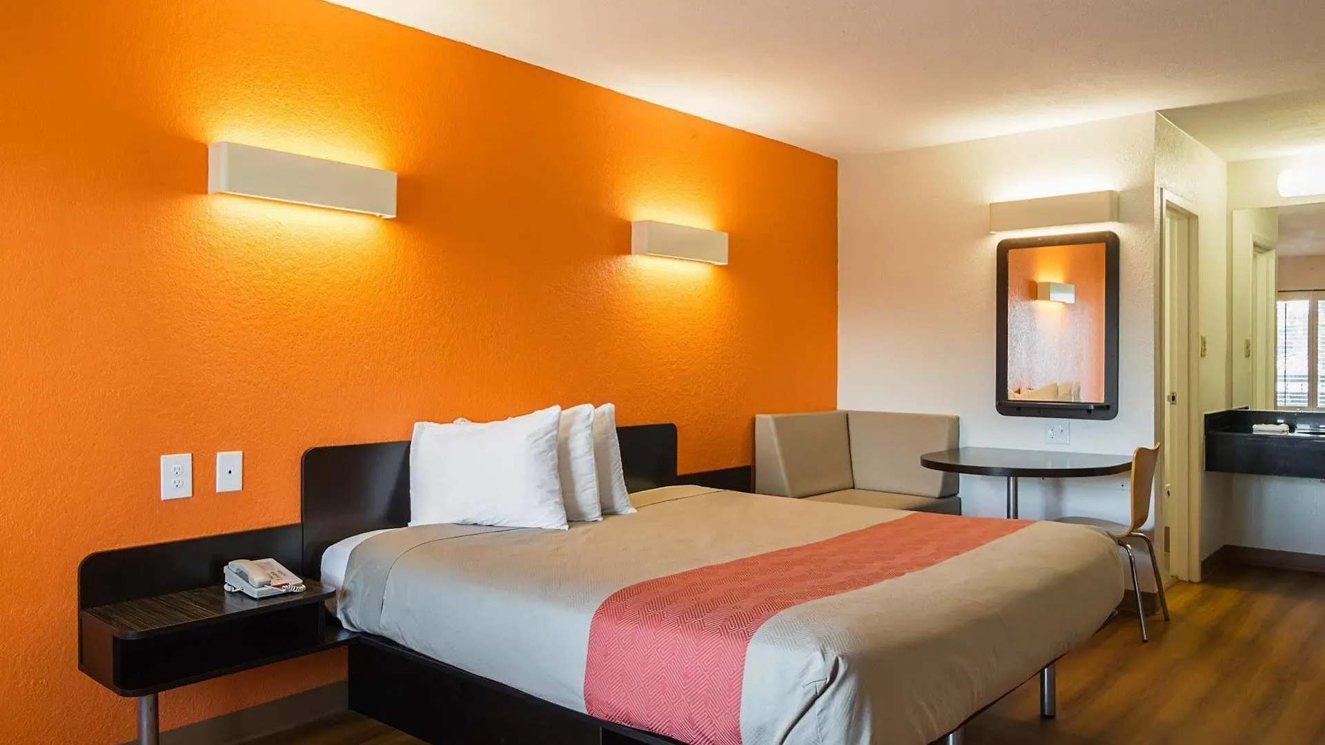 Hotel 6-savannah, Ga - Midtown
