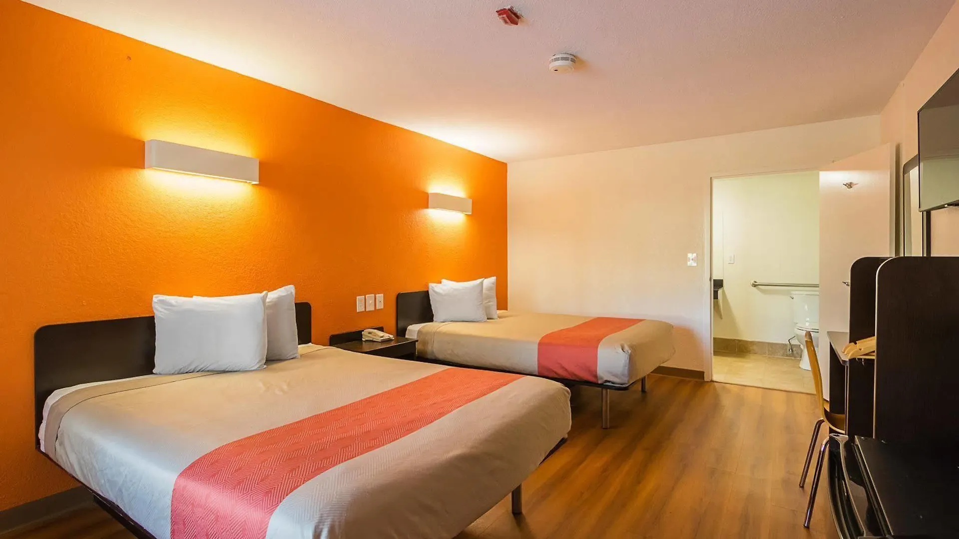 Hotel 6-savannah, Ga - Midtown 2*