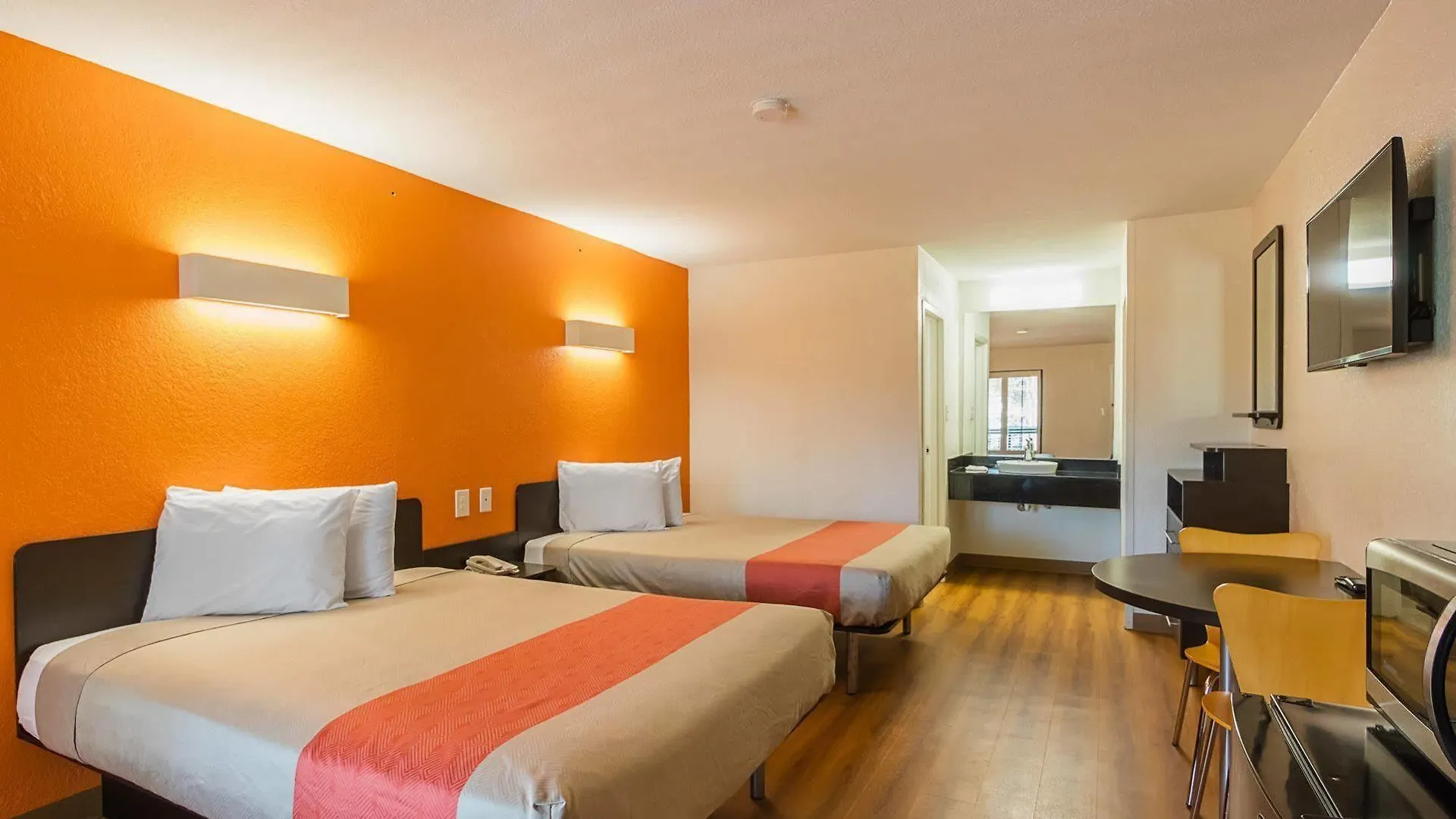 Hotel 6-savannah, Ga - Midtown 2*