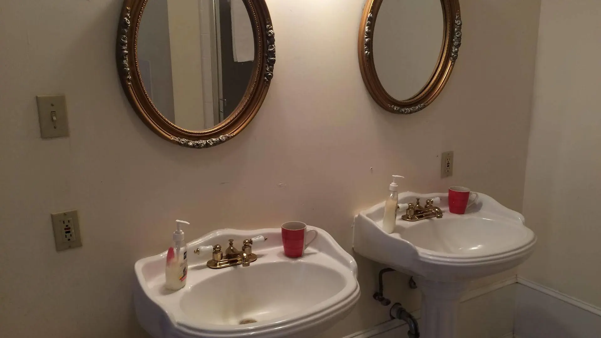 The Confederate House 3*