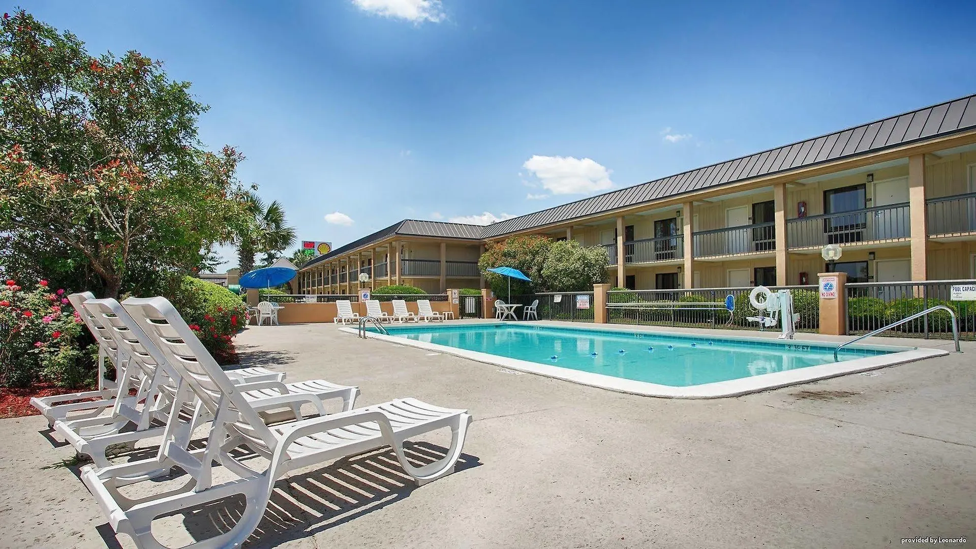 Ramada By Wyndham Savannah Gateway Motel
