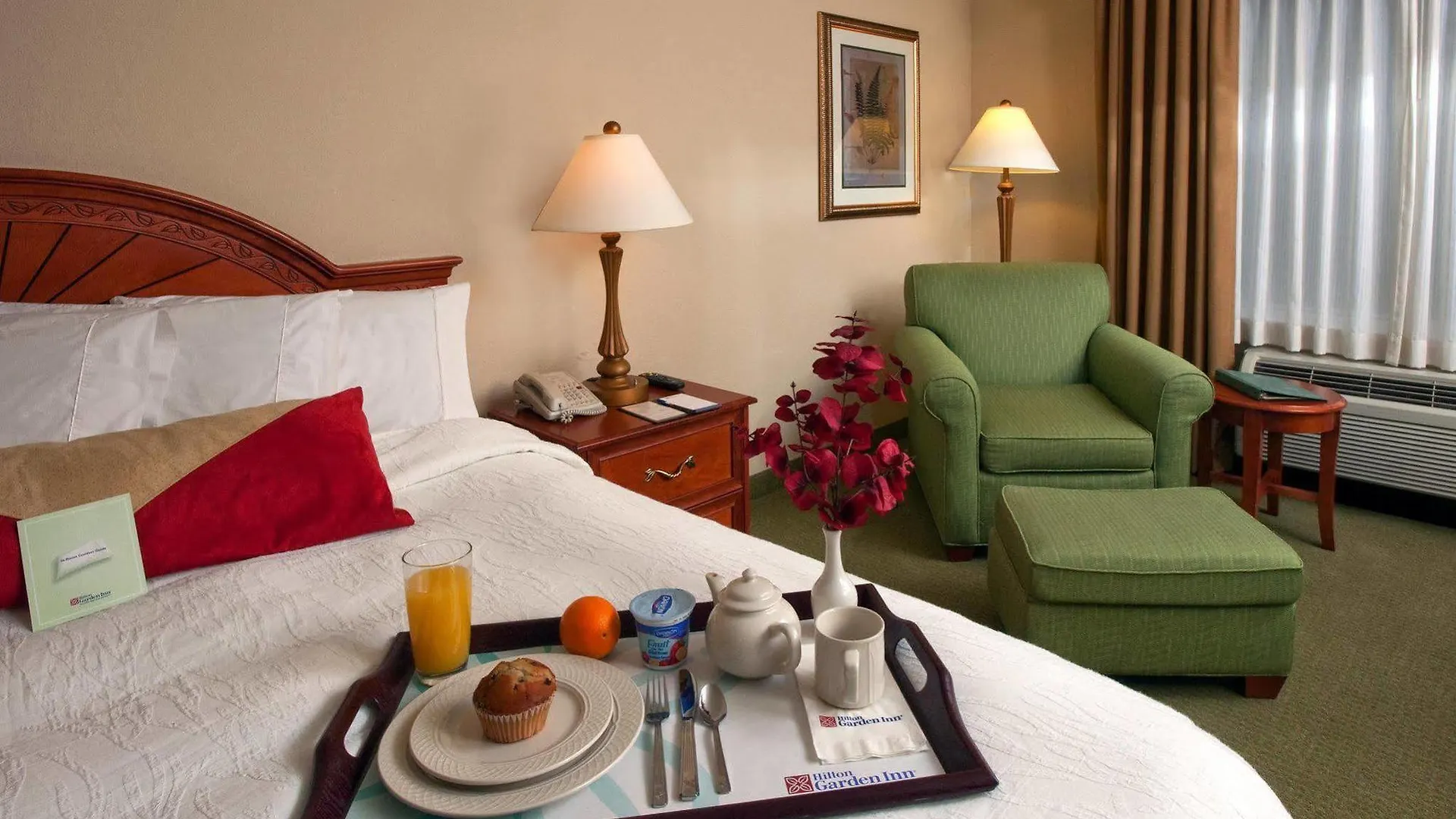 Hilton Garden Airport 3*