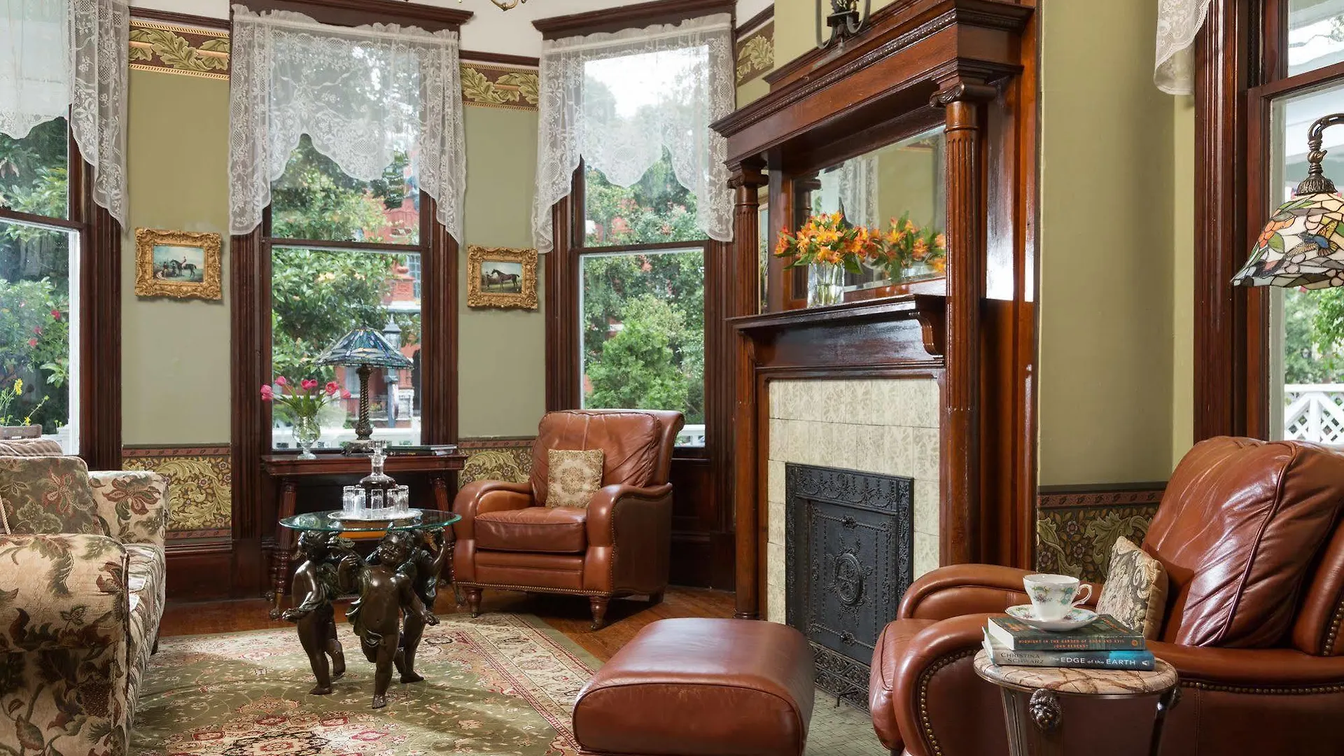 Azalea And Bed & Breakfast
