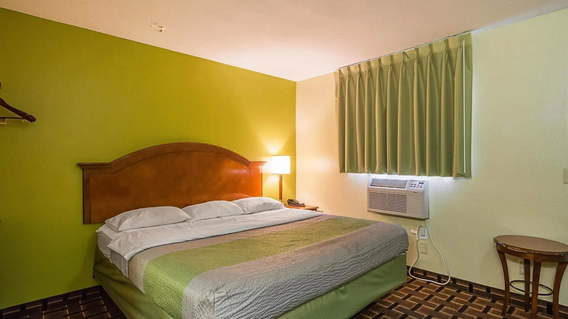 Garden Hotel 2*
