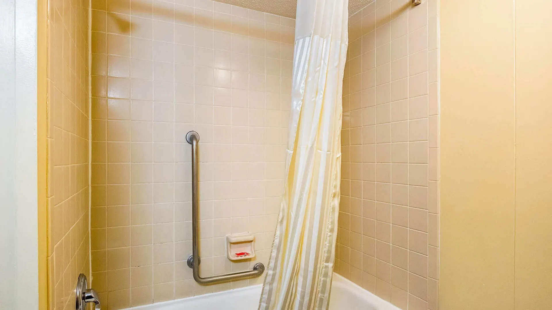 Econo Lodge *