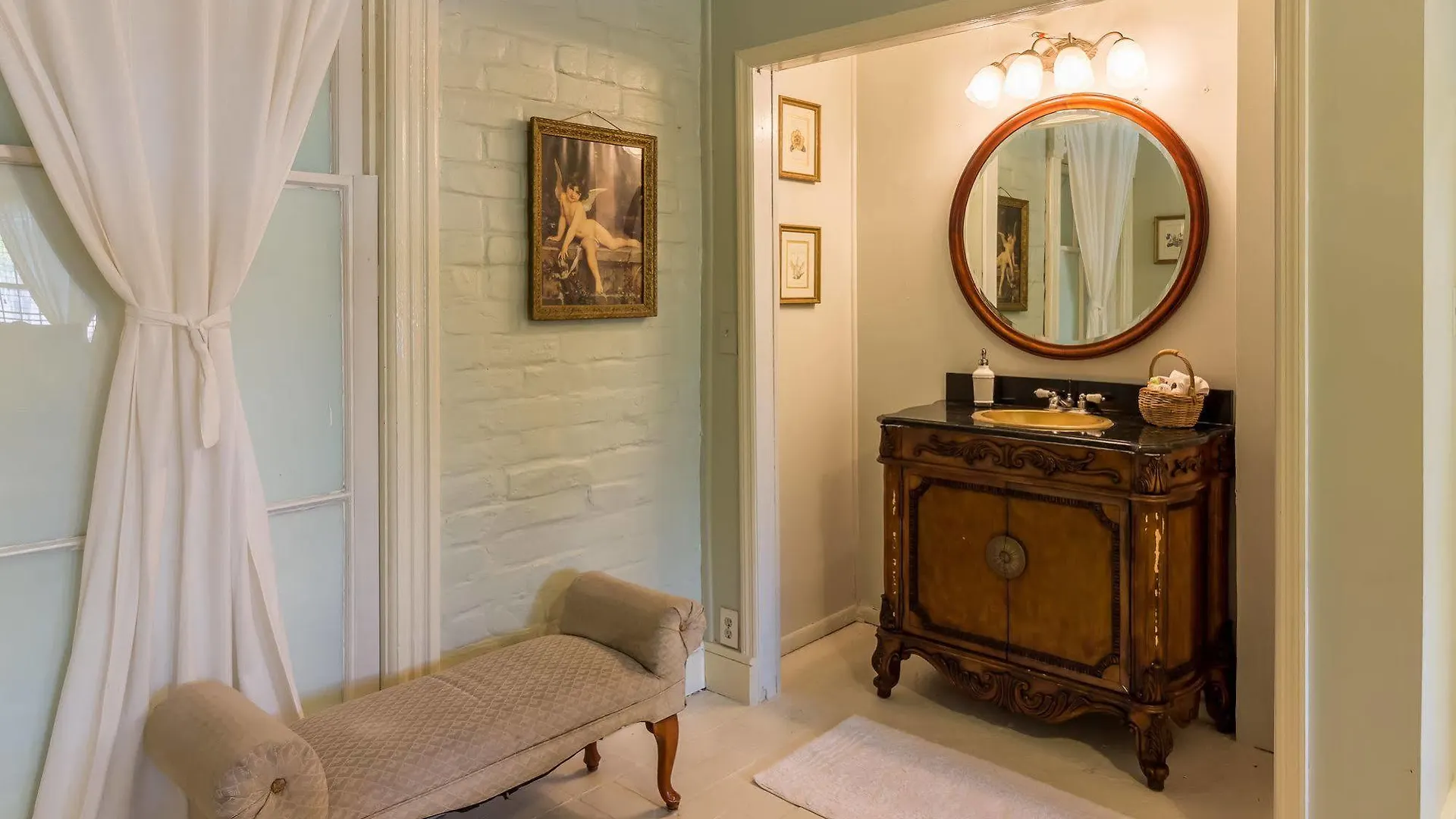 Bed and Breakfast Amethyst Garden 4*
