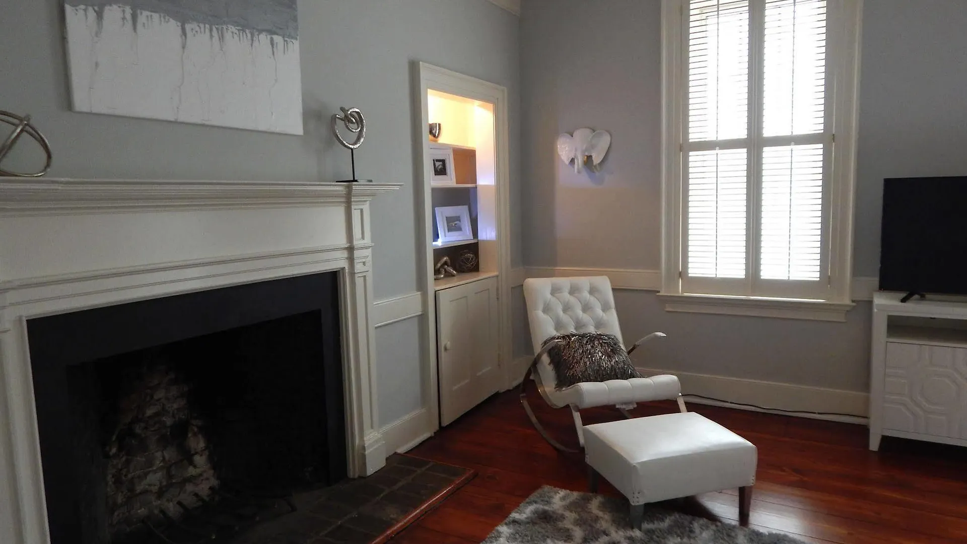 The Dulinn On York * Savannah