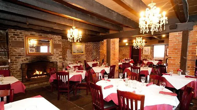 17 Hundred 90 And Restaurant Savannah