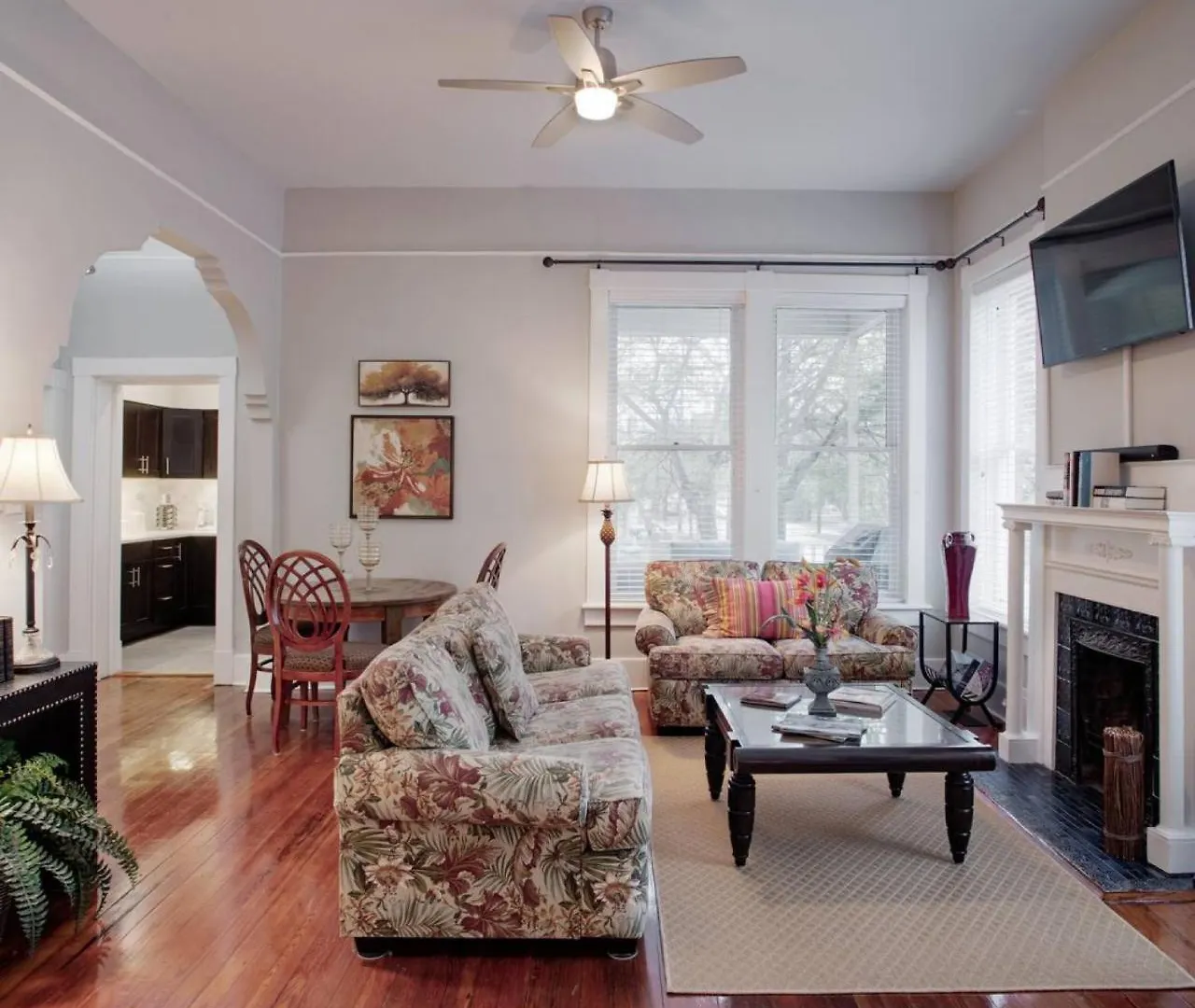 420waldburg A - Modern Apt With Southern Charm Blocks From Forsyth *