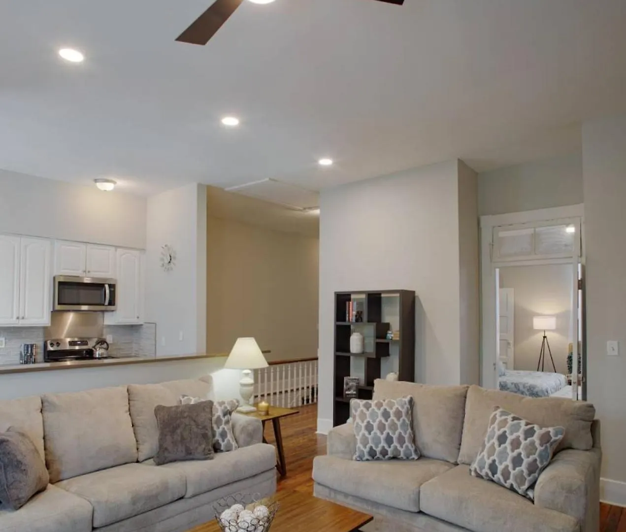 Apartment 414b Waldburg St - 2 Bedroom Oasis Near Forsyth Park *