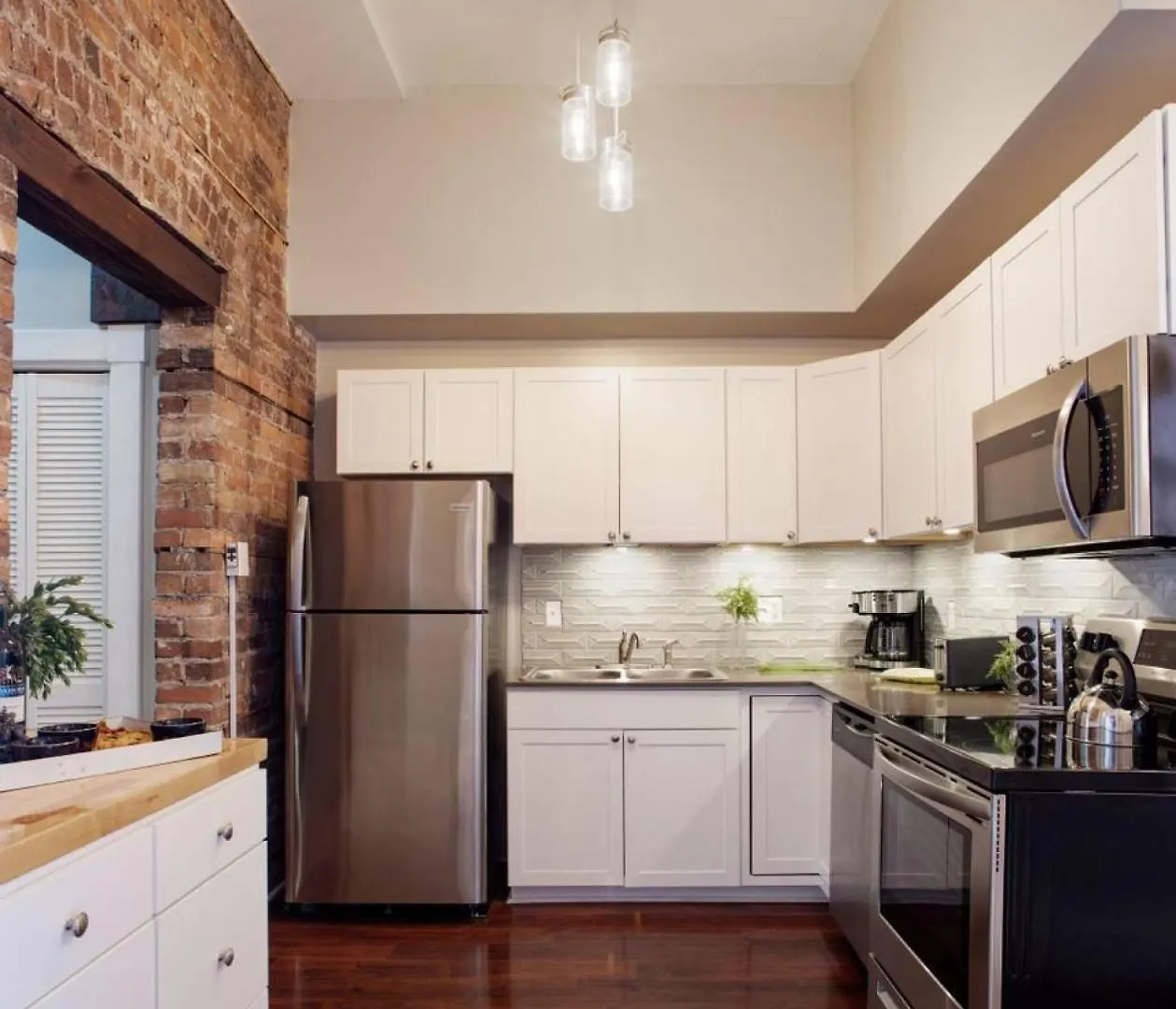 416a Waldburg St - Newly Renovated 1920's Historic District Apt Apartment Savannah