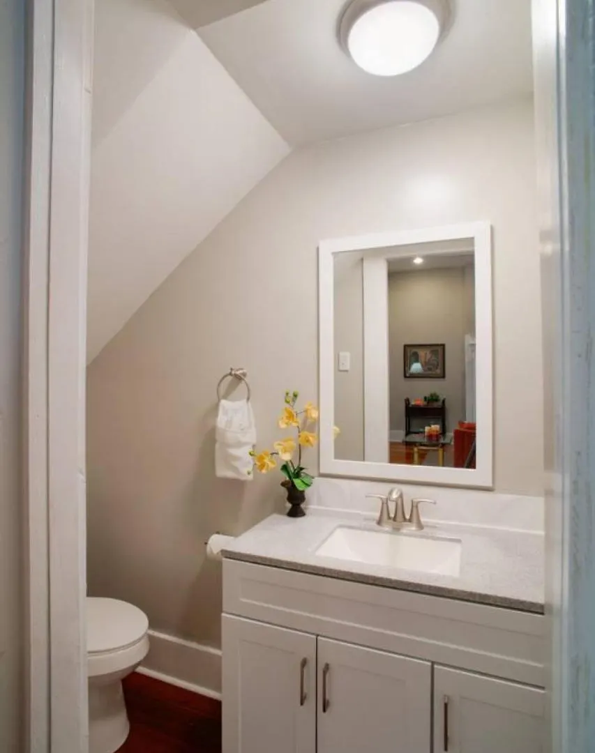 Apartment 416a Waldburg St - Newly Renovated 1920's Historic District Apt *