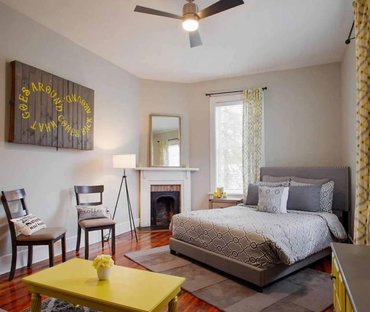 Apartment 414b Waldburg St - 2 Bedroom Oasis Near Forsyth Park