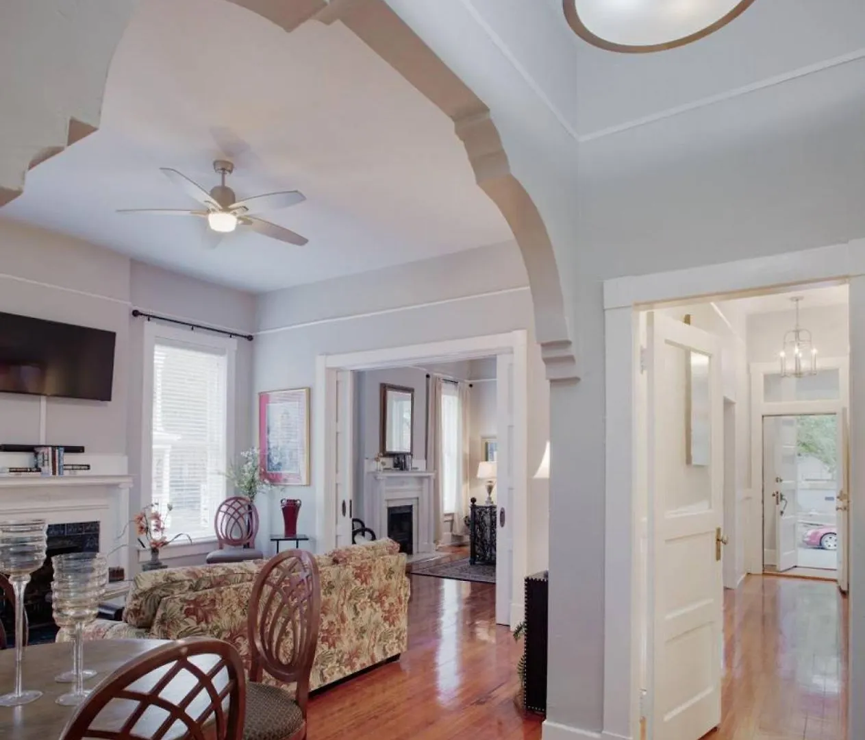 Apartment 420waldburg A - Modern Apt With Southern Charm Blocks From Forsyth *