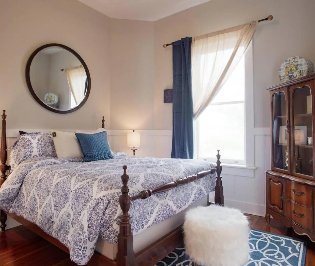 Apartment 416a Waldburg St - Newly Renovated 1920's Historic District Apt *