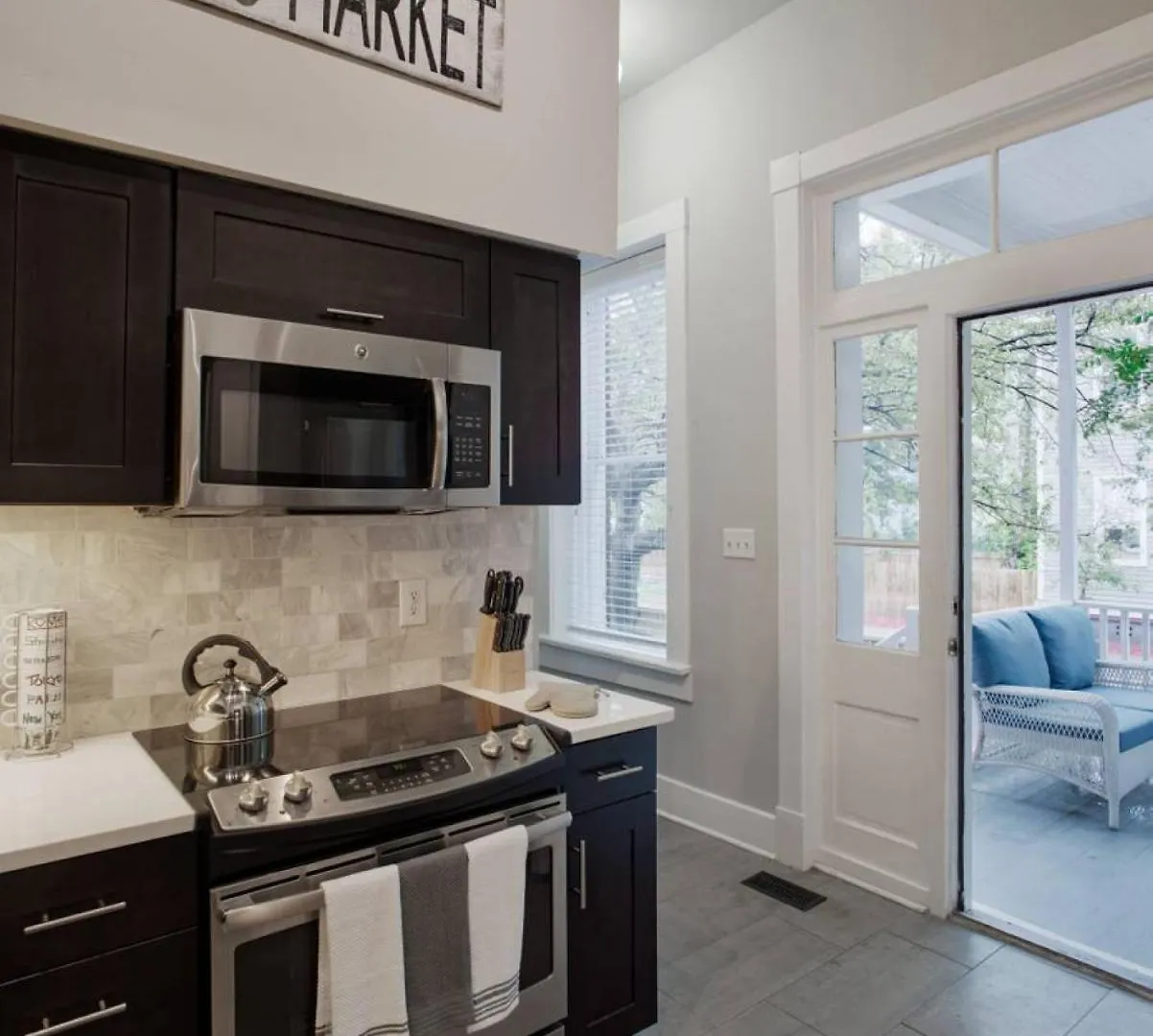 Apartment 420waldburg A - Modern Apt With Southern Charm Blocks From Forsyth