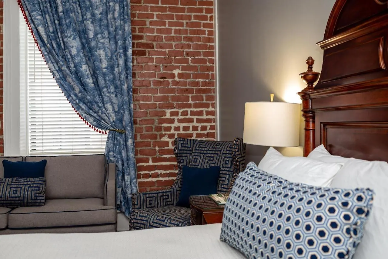 East Bay Inn, Historic Of Collection Savannah