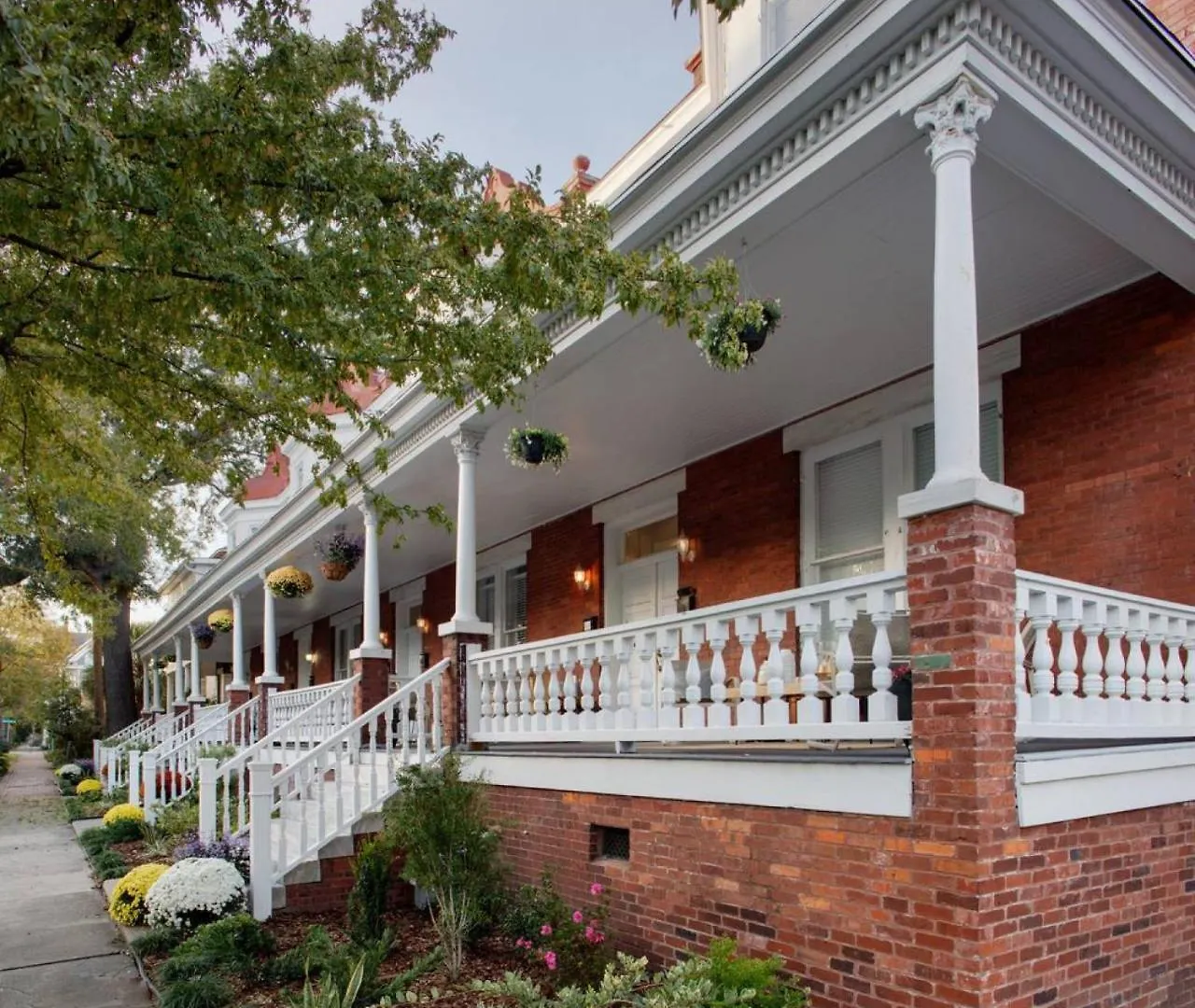 414 Waldburg A - Newly Renovated Apt With Outdoor Space! Apartment Savannah