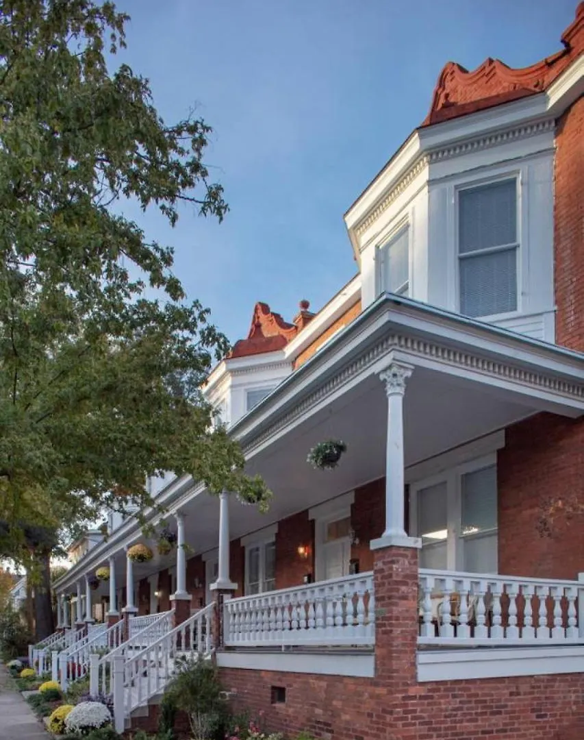 414 Waldburg A - Newly Renovated Apt With Outdoor Space! *