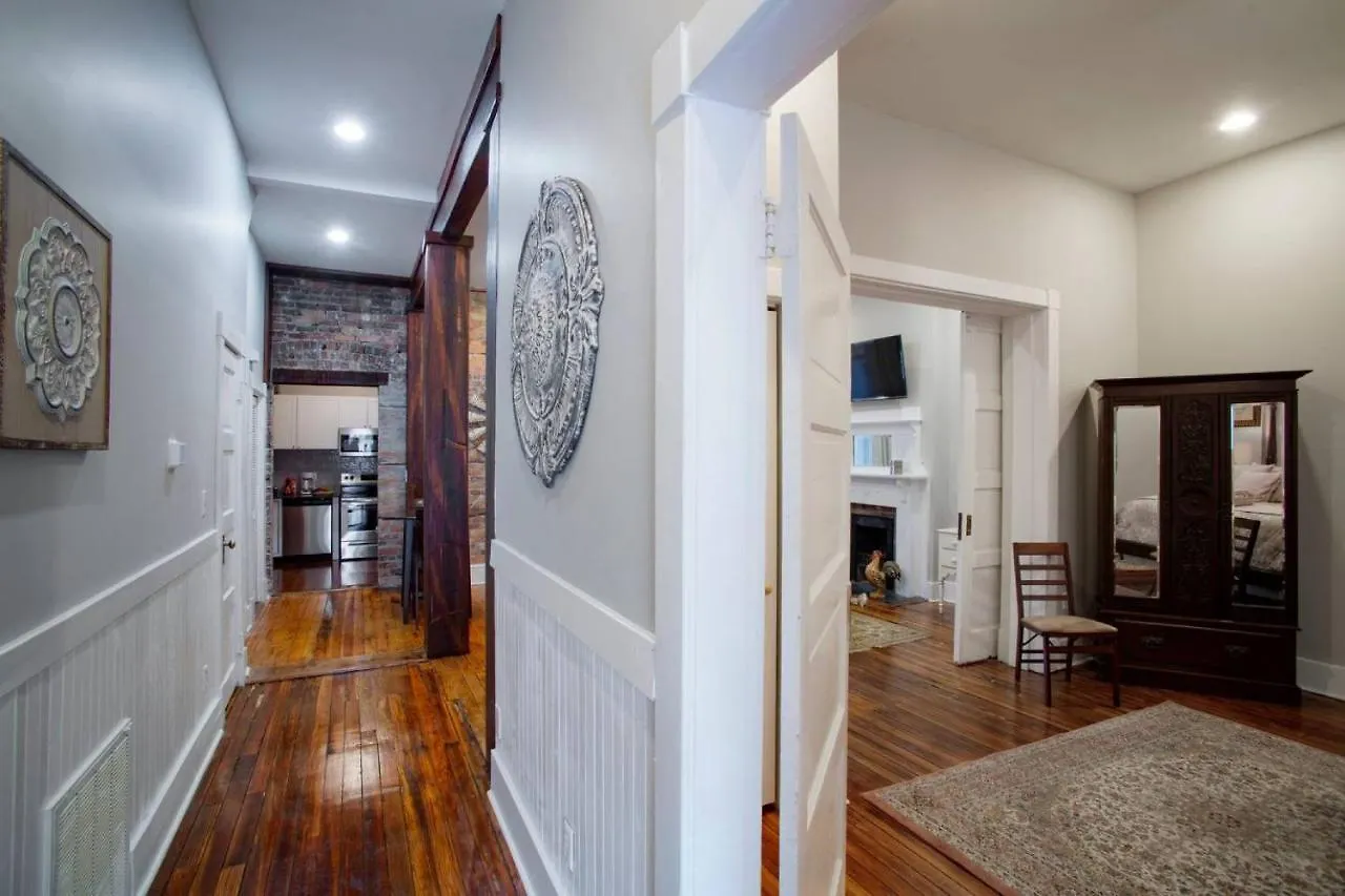 414 Waldburg A - Newly Renovated Apt With Outdoor Space! Apartment Savannah