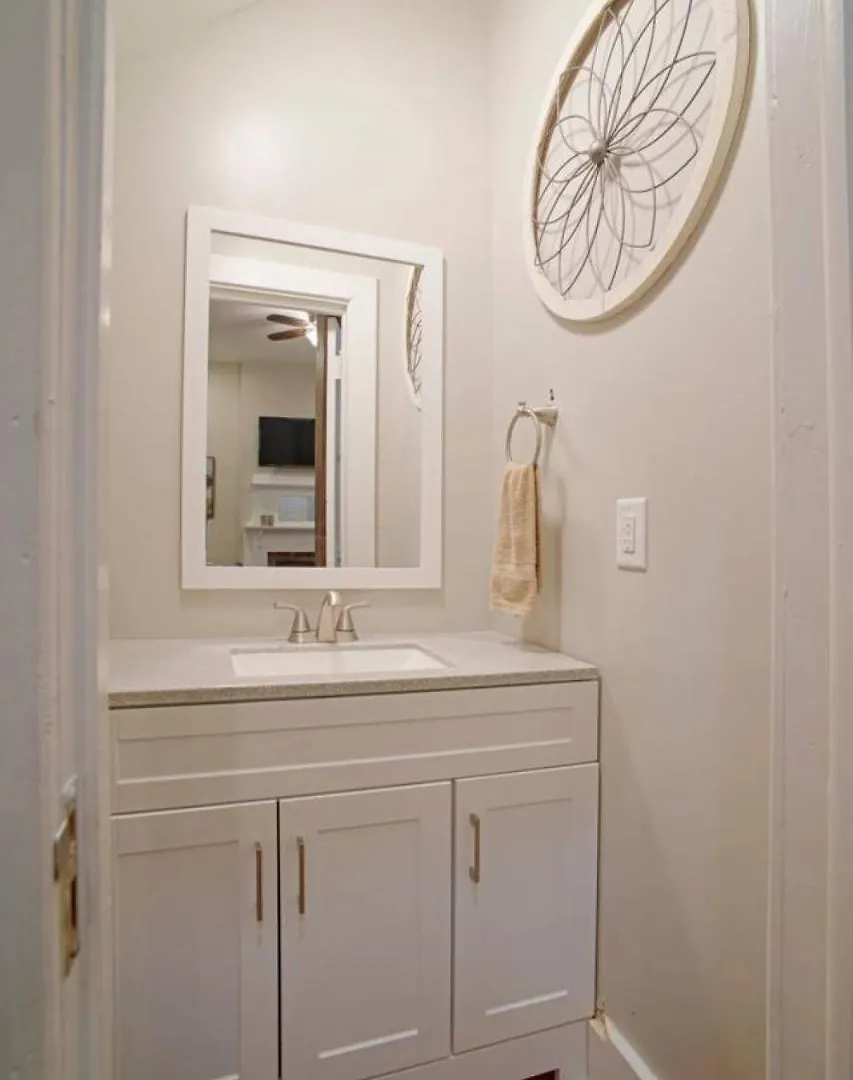 414 Waldburg A - Newly Renovated Apt With Outdoor Space! *