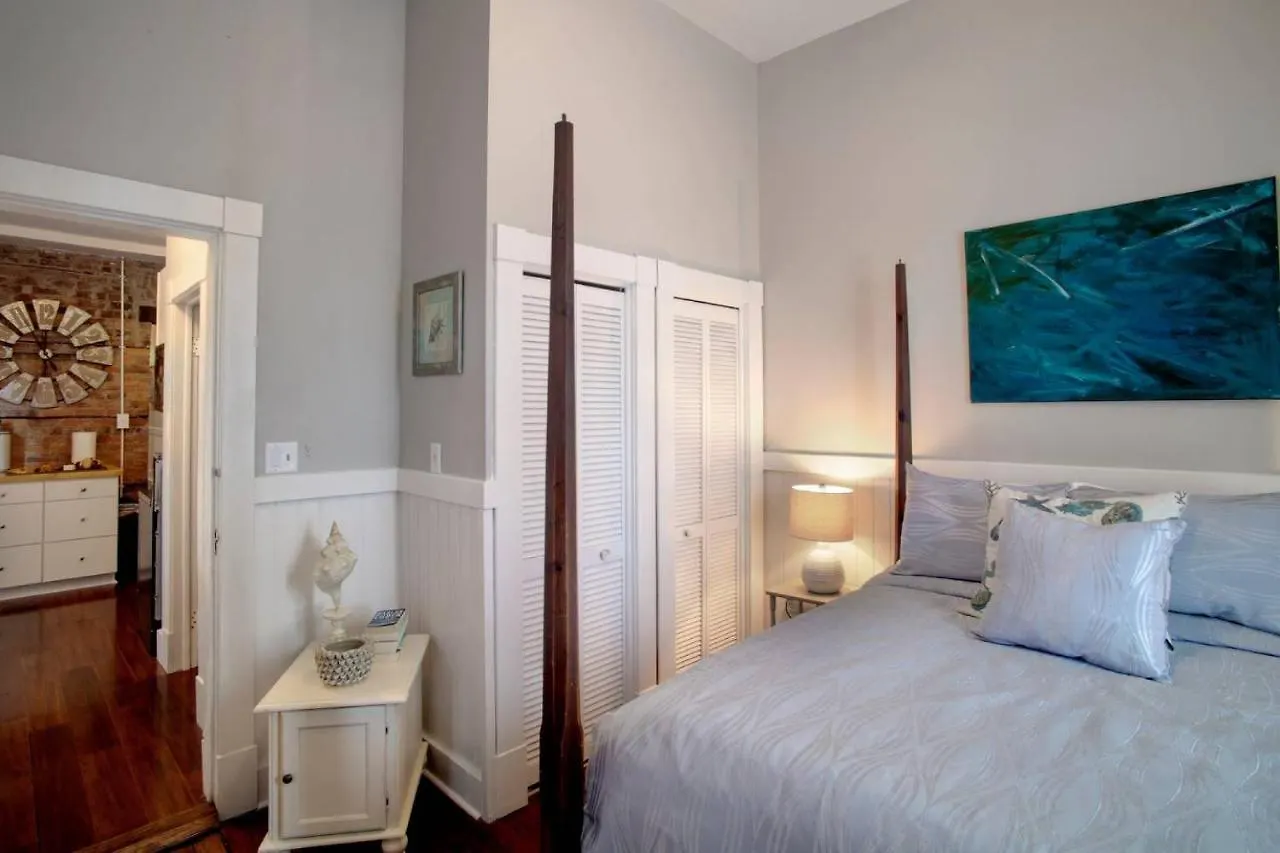 414 Waldburg A - Newly Renovated Apt With Outdoor Space! * Savannah