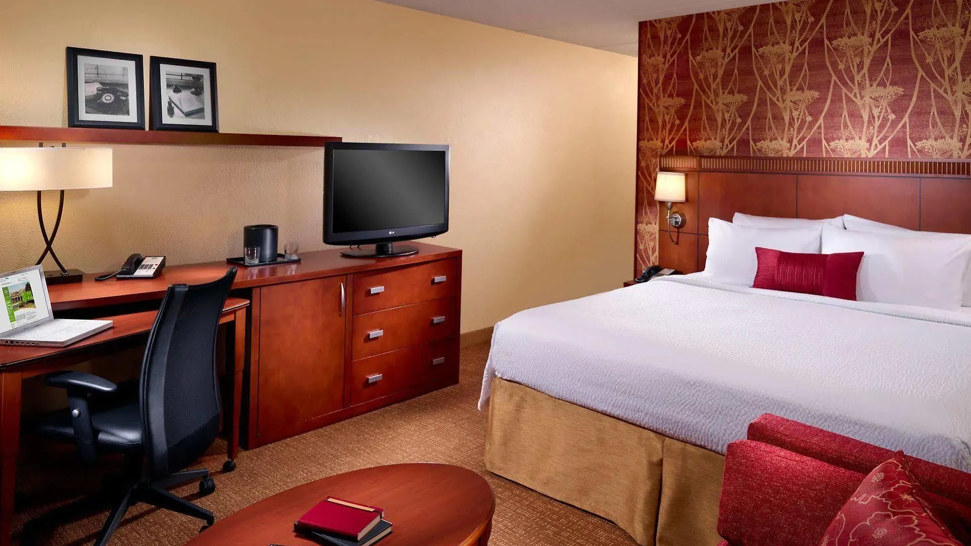 Courtyard By Marriott Midtown 3*
