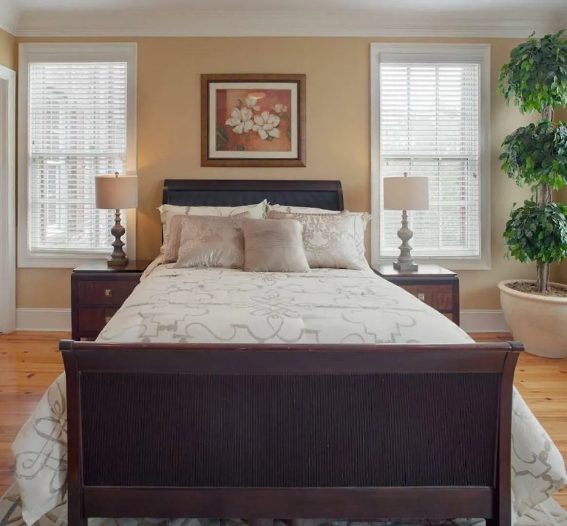 Holiday home Beautiful 3bed Townhome In Historic Downtown