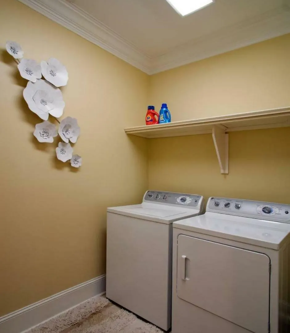 Beautiful 3bed Townhome In Historic Downtown Holiday home
