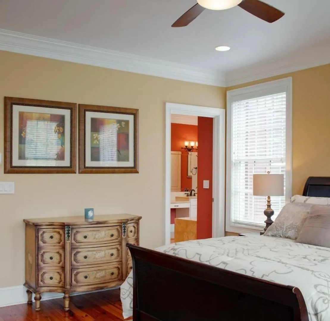 Holiday home Beautiful 3bed Townhome In Historic Downtown *