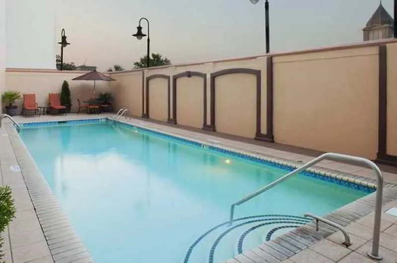 Doubletree By Hilton Historic Hotel Savannah