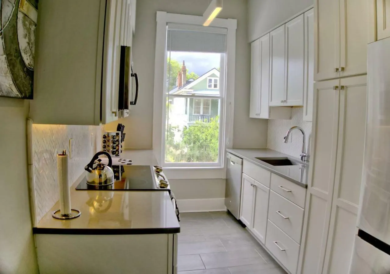 Beautiful Brick 2 Bedroom 아파트 서배너