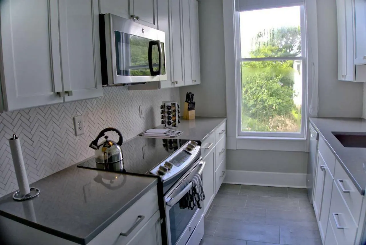 Beautiful Brick 2 Bedroom 아파트 서배너