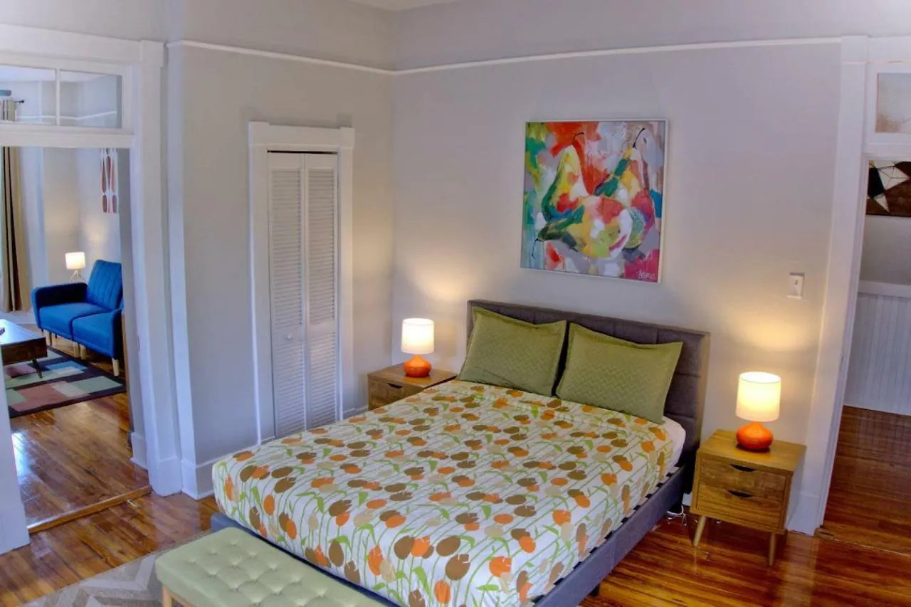 Beautiful Brick 2 Bedroom *