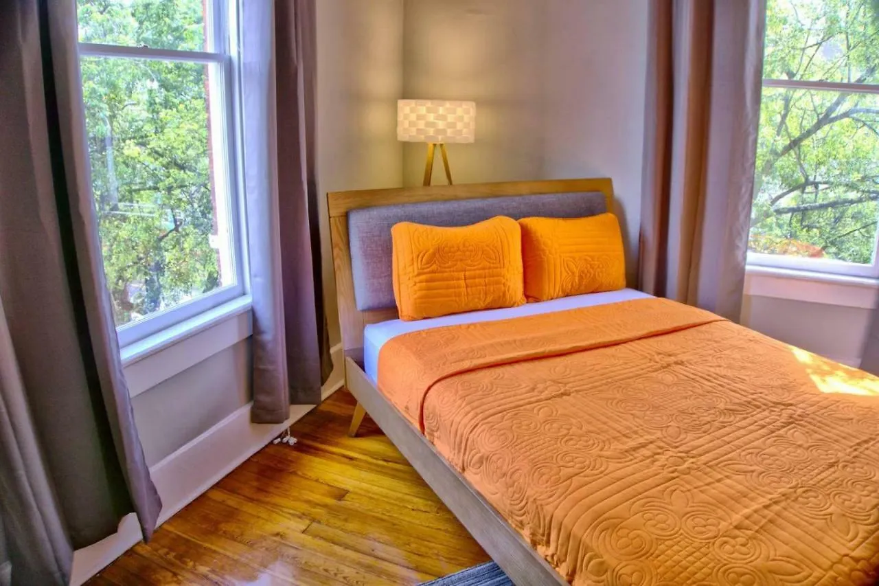 아파트 Beautiful Brick 2 Bedroom *