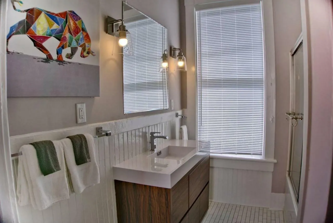 아파트 Beautiful Brick 2 Bedroom