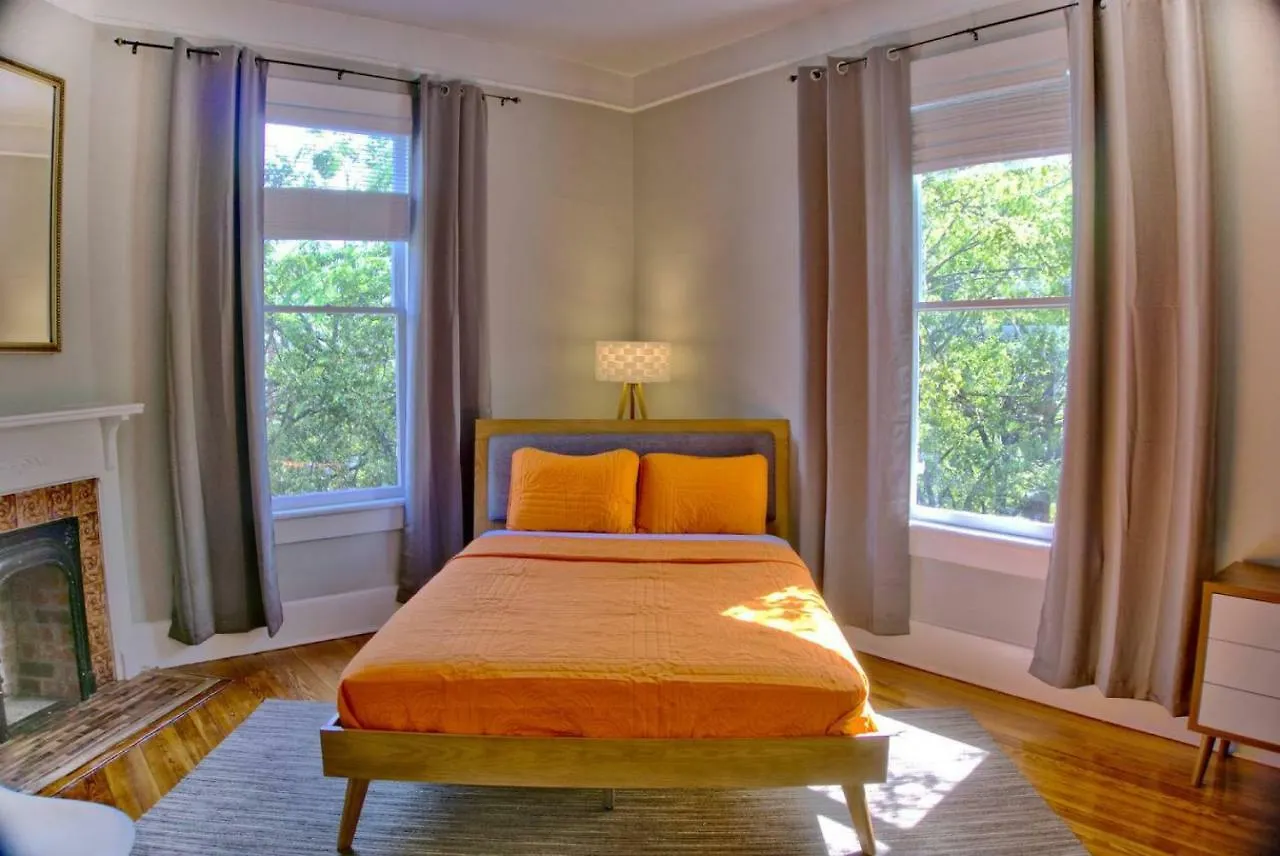 Beautiful Brick 2 Bedroom *