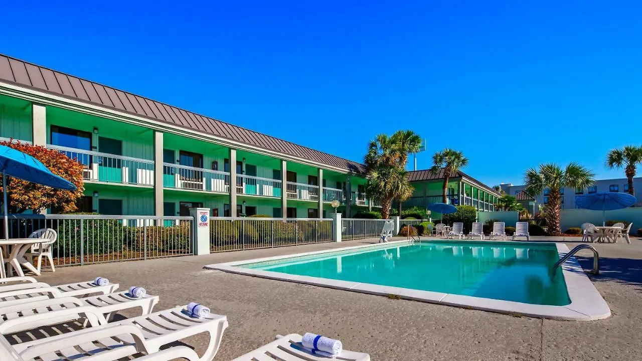 Ramada By Wyndham Savannah Gateway Motel