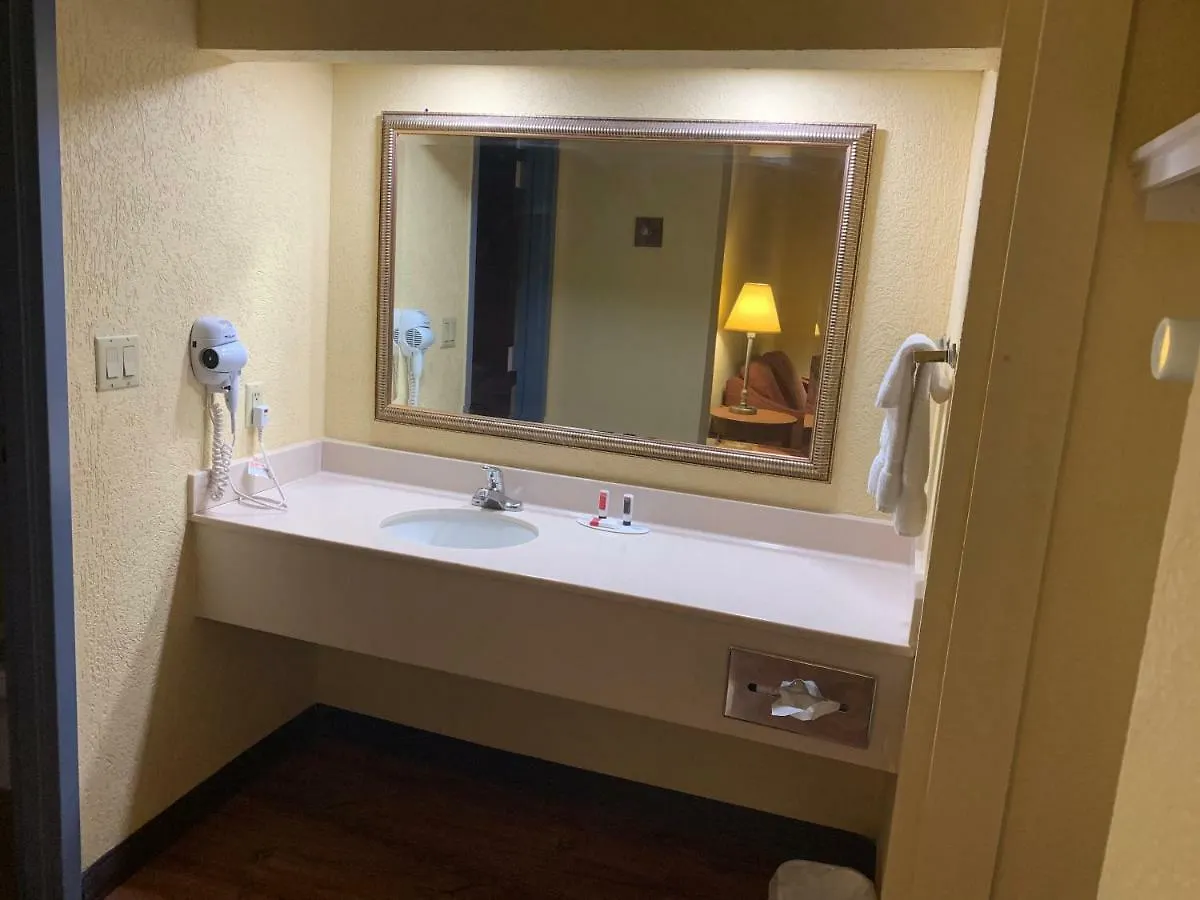 6 Ga Gateway & I95 Hotel