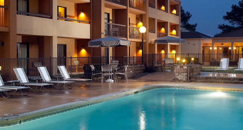 Courtyard By Marriott Midtown Hotel Savannah
