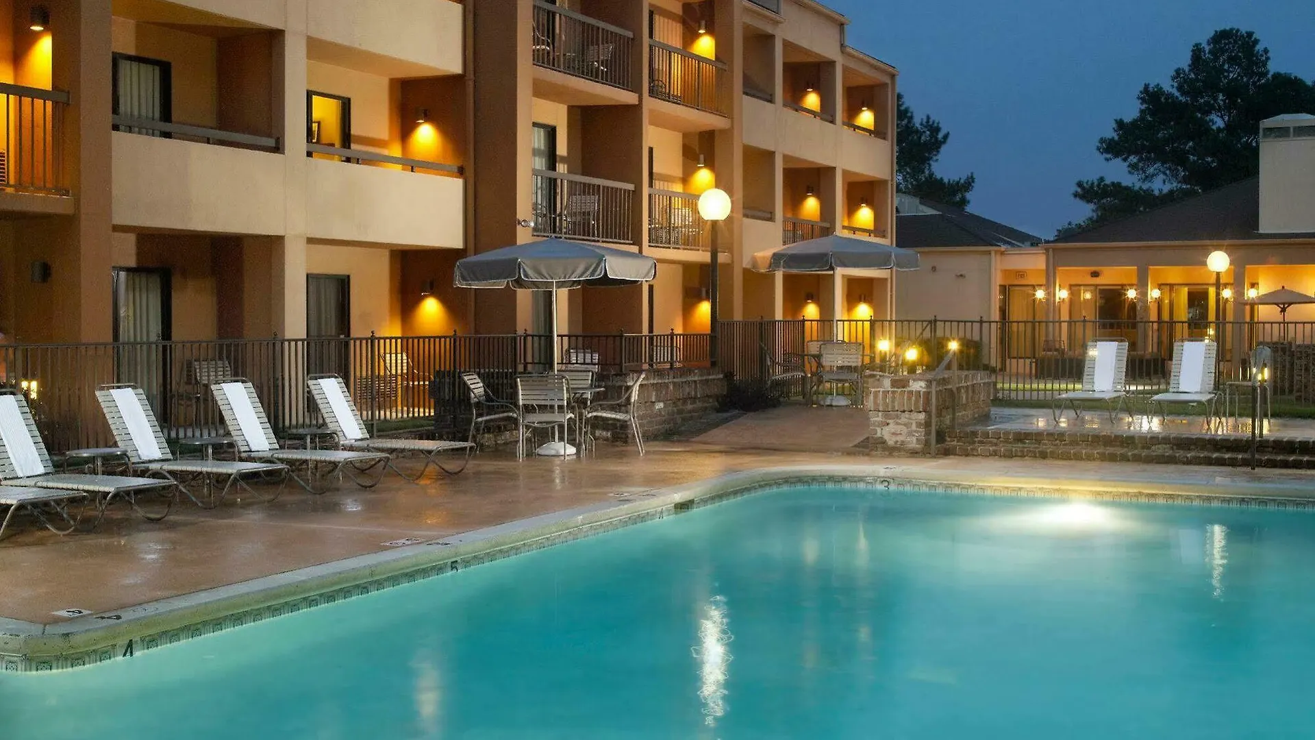 Courtyard By Marriott Midtown Hotel 3*