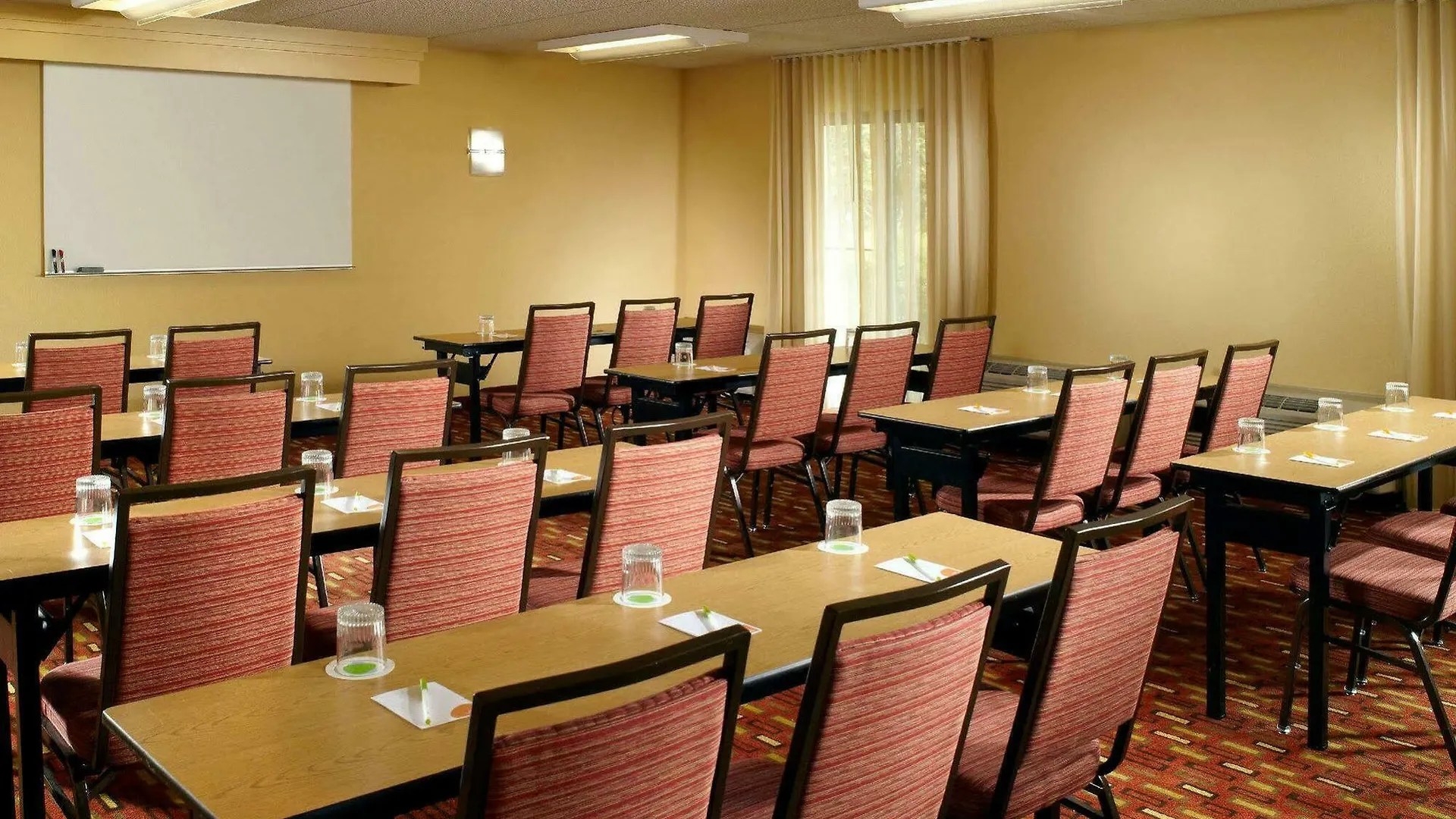 Courtyard By Marriott Midtown Hotel 3*