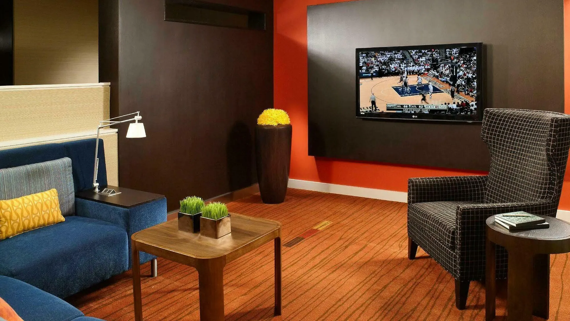 Courtyard By Marriott Midtown Hotel