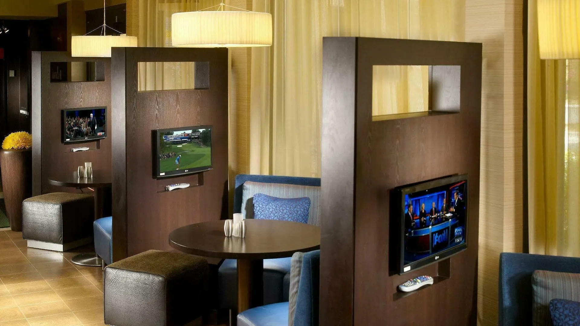 Courtyard By Marriott Midtown Hotel