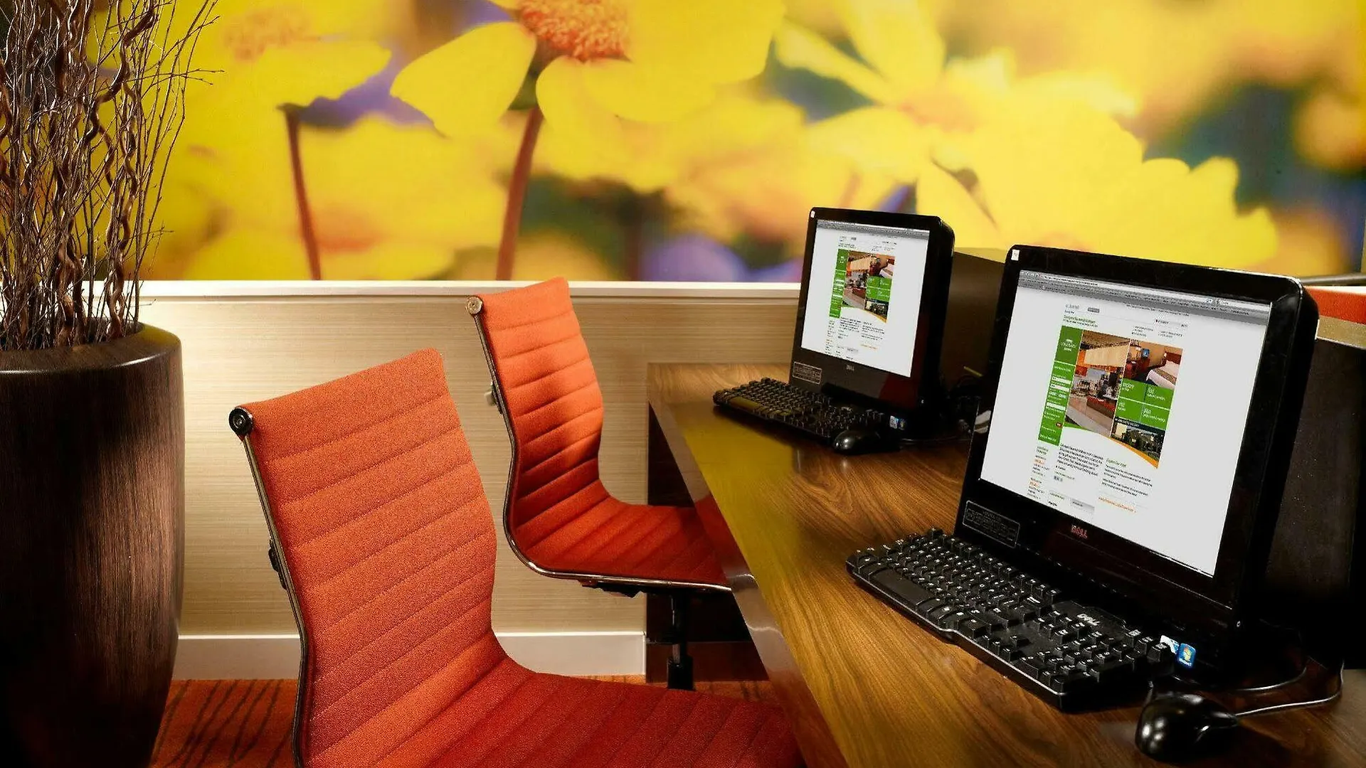 Courtyard By Marriott Midtown Hotel