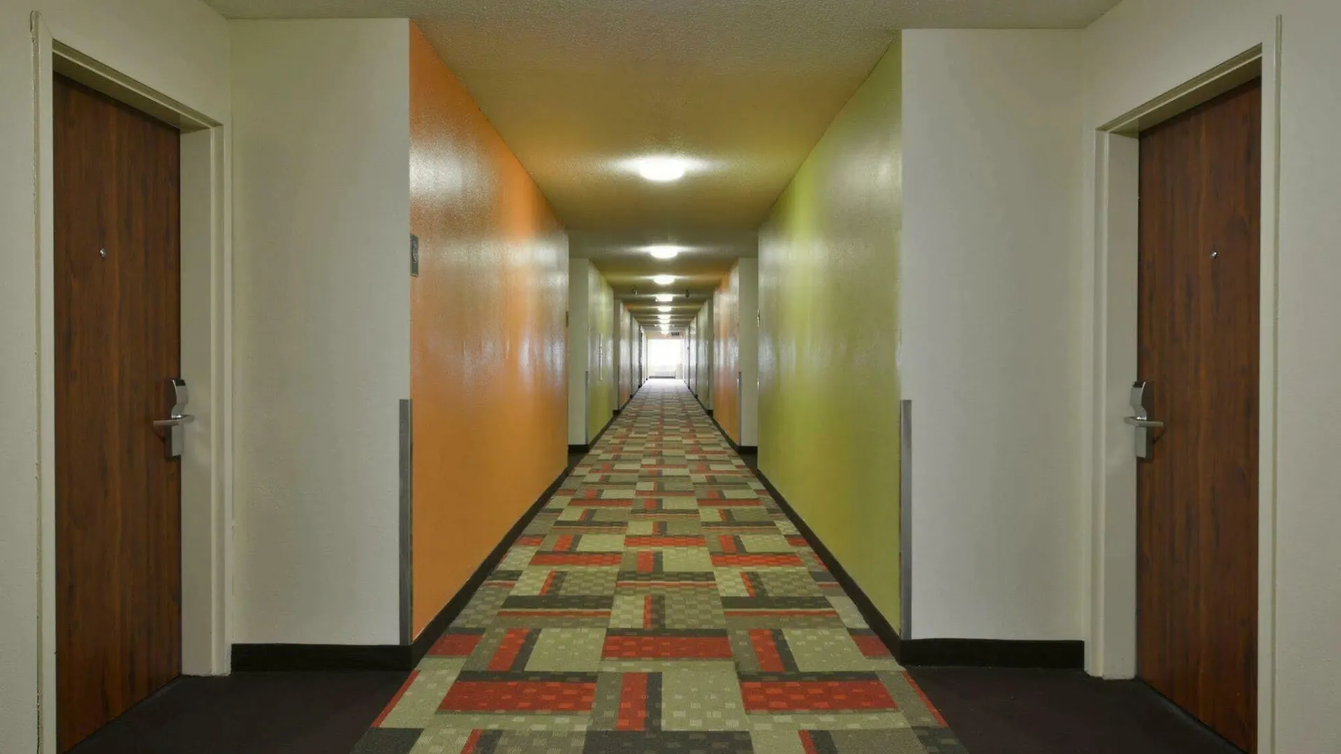 Red Roof & Gateway Hotell Savannah